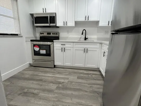 8875 Fontainebleau Blvd APT 201, Miami, FL 33172