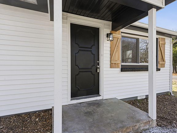 4th image of 1500 E Lindberg Street