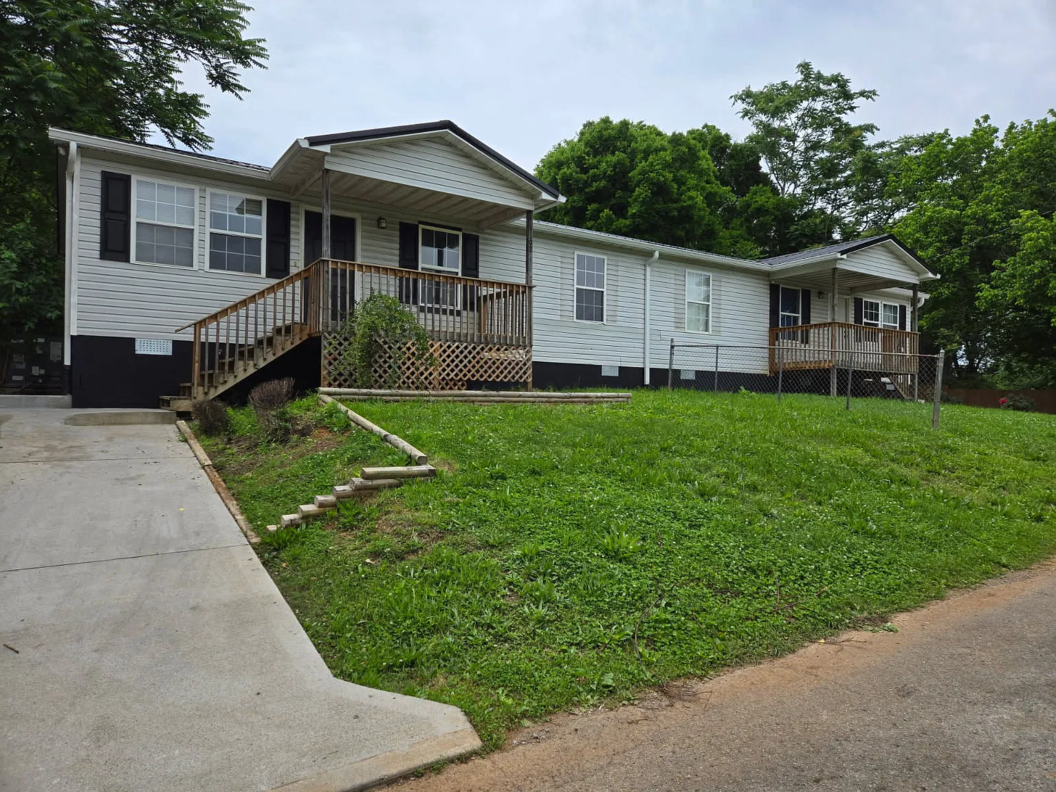 3 bed, $1,775 — Photo 2