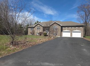 6637 Stanmore St, Ottawa, ON K4P 1G7