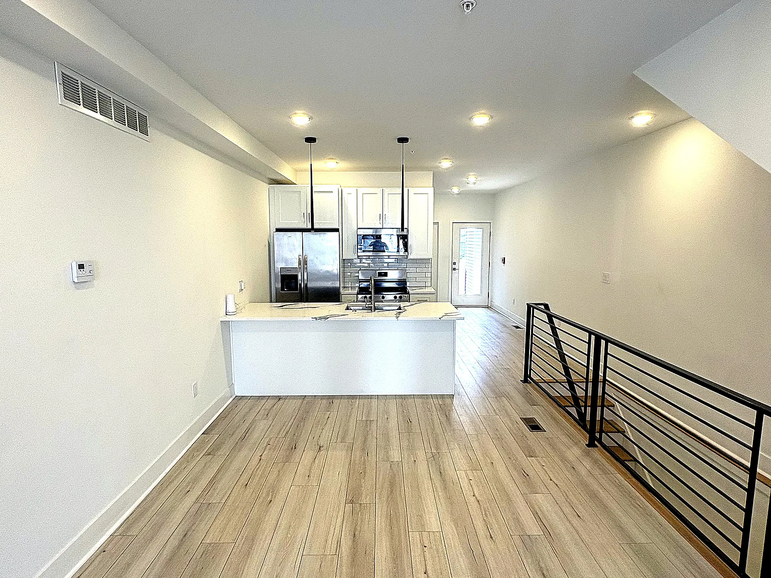 3 bed, 1500 sqft, $2,200 — Photo 3