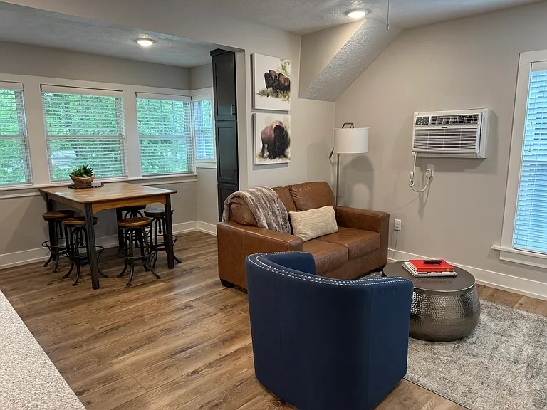 709 S Phillips Ave #2 — Photo 4