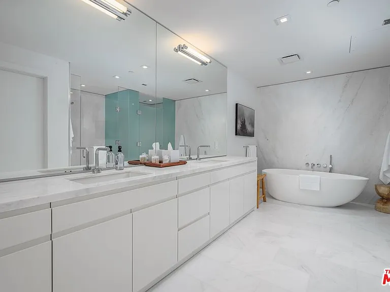 9000 W 3rd St #211 — Photo 9