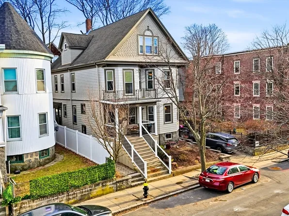 9 Edwin St, Dorchester, MA 02124