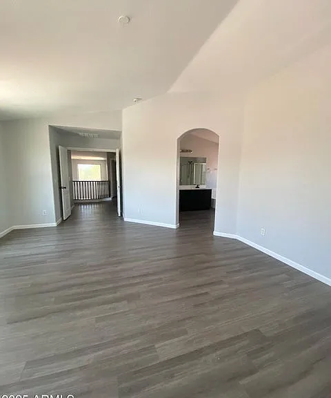 8402 S 48th Dr — Photo 9
