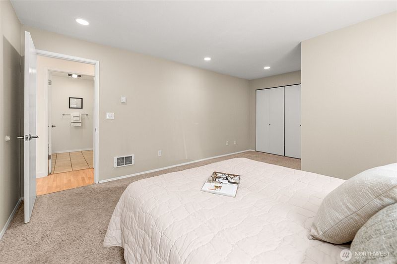 5th image of 555 Prospect Street #1