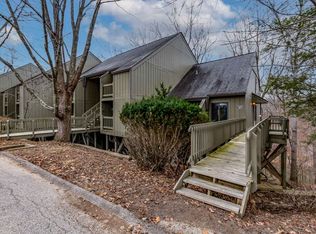 9432 S Lake Ridge Dr, Bloomington, IN 47401