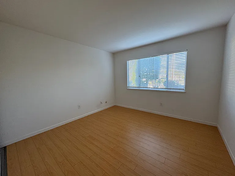 1820 Santa Clara Ave #102 — Photo 9