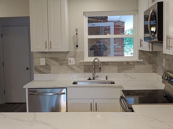 Renovated kitchen, quartz 