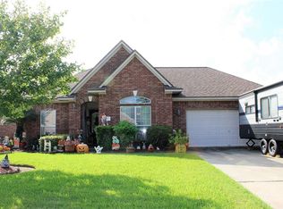 52 Tangerine Ct, Lake Jackson, TX 77566