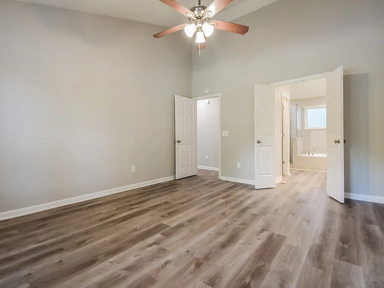 547 Riverbirch Trce — Photo 12