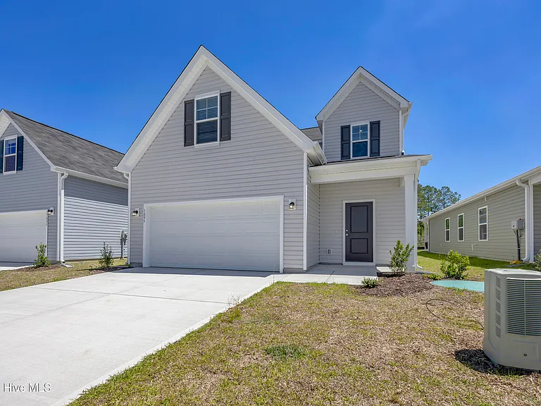 1095 Hanson Dr — Photo 2