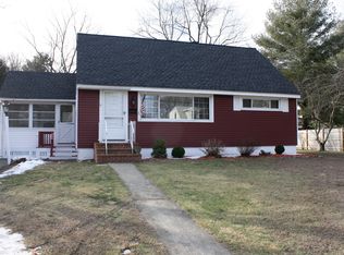 5 McFarlin Rd, Chelmsford, MA 01824