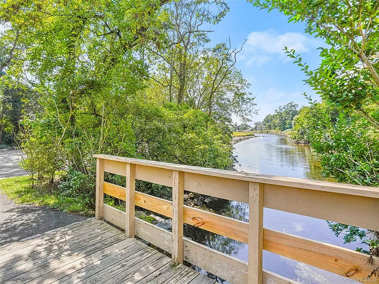 1035 Shore Acres Dr — Photo 24