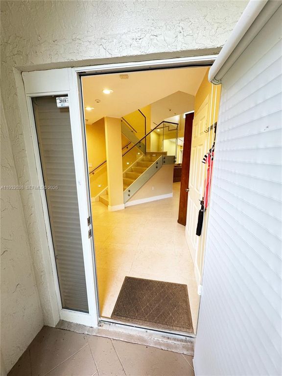 610 Misty Oaks Ln, photo 2