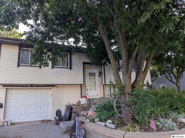 117 Wagon Train Ave, Hickman, NE 68372