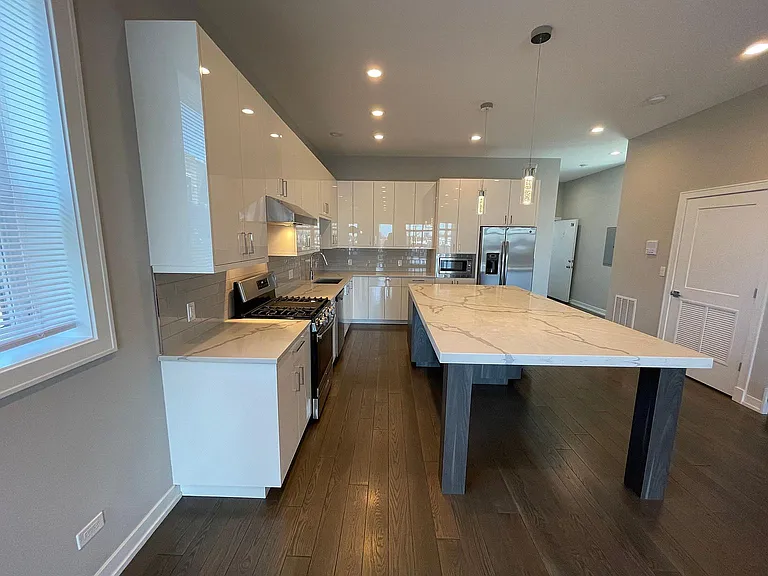 458 N Noble St #3W — Photo 3