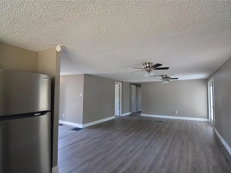 17524 Medley Ave — Photo 10