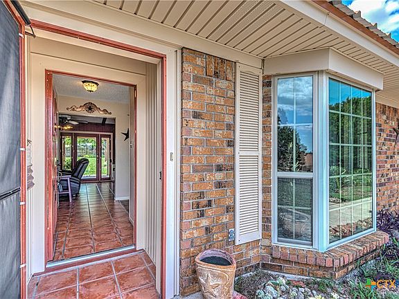 3rd image of 347 Circle Dr