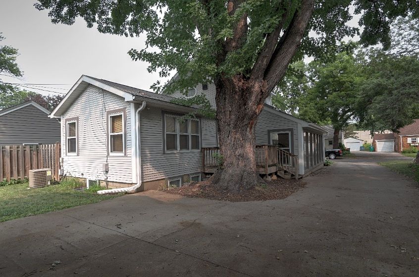 2nd image of 4056 Webster Ave S