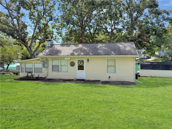 1752 Sagrada Dr, Edwards, MO 65326