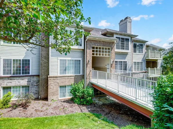 9880 Regatta Dr Unit 301, Colerain Twp, OH 45252