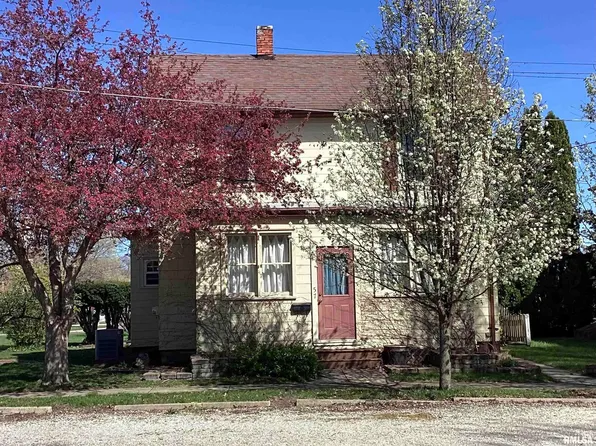 57 N East St, Farmington, IL 61531