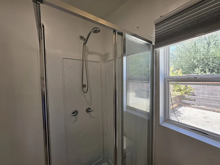 10533 Nassau Ave — Photo 14