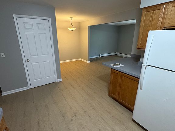 4th image of 145 Dover Dr