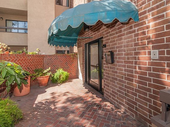 2nd image of 460 Oak St APT 305