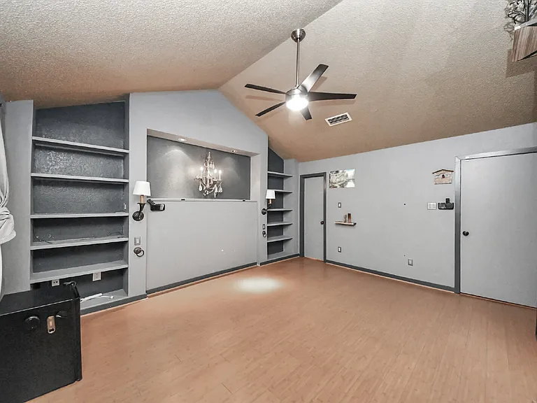 7877 Kendalia Dr — Photo 37