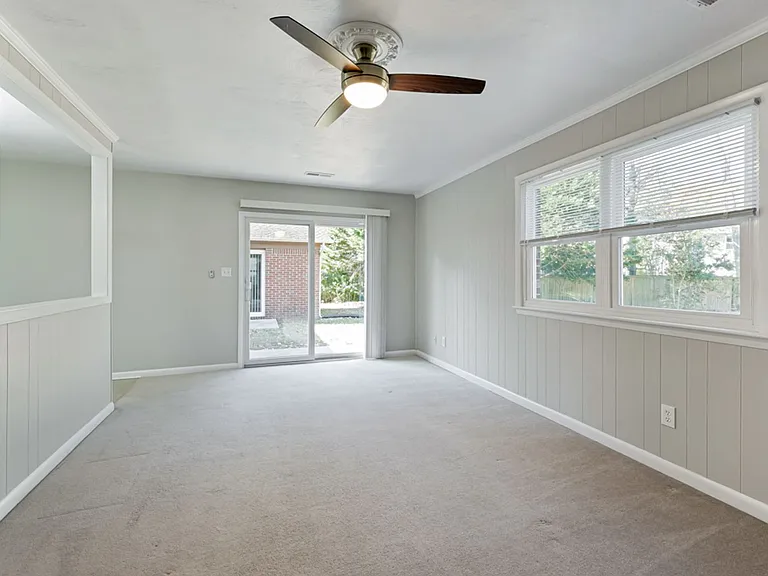 517 Norman Ln — Photo 15