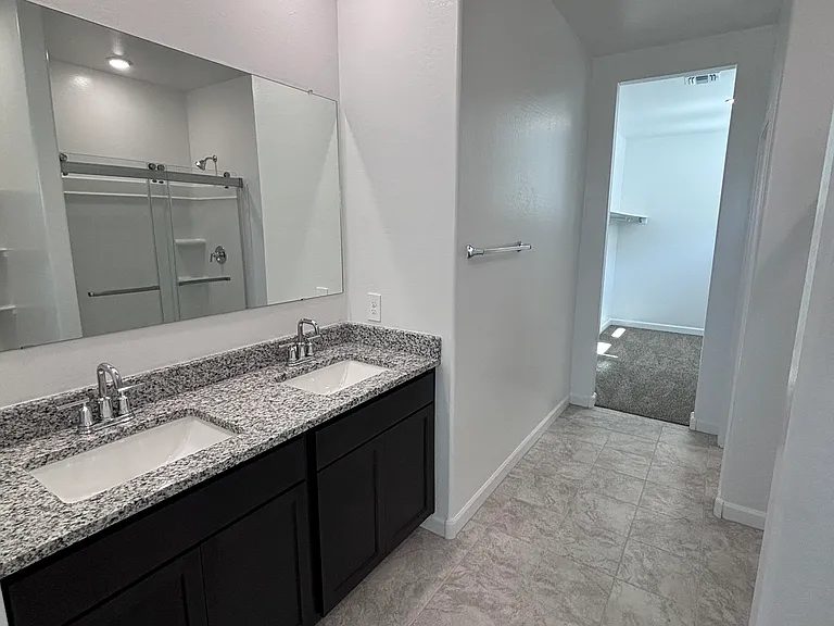 2055 W Sheridan Ave — Photo 22
