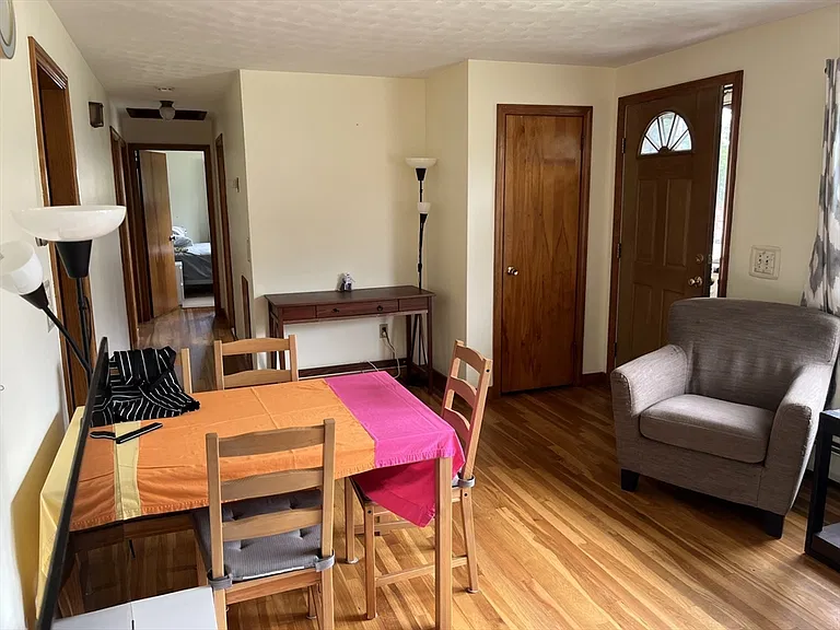 32 Harriet Ave — Photo 3