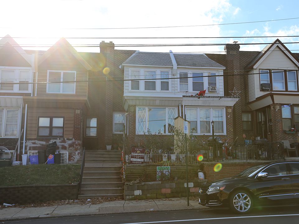 2nd image of 3030 Robbins St