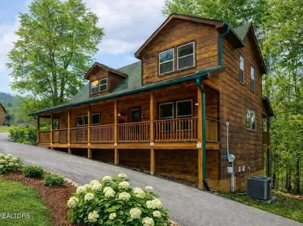 3213 Samuel Wear Dr, Sevierville, TN 37862