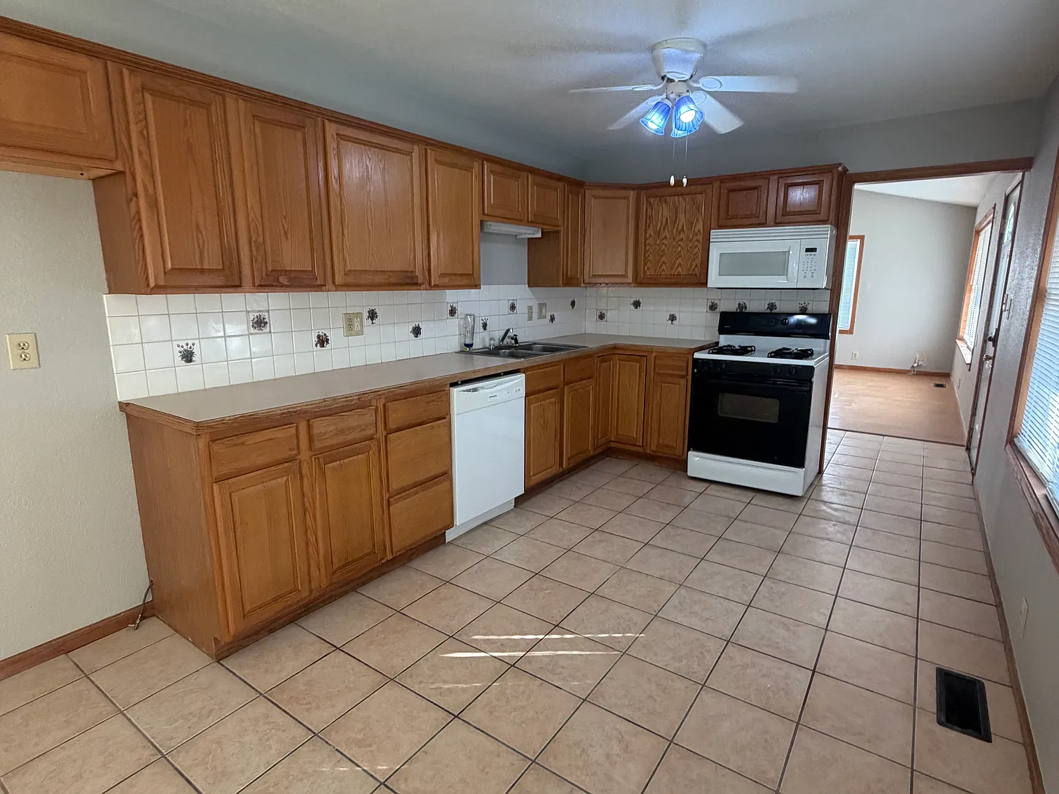3 bed, 2.5 bath, $1,750 — Photo 4