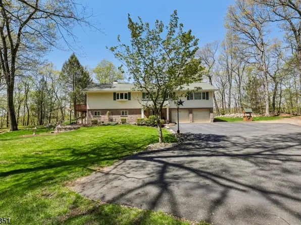 500A Maxim Dr, Hopatcong Boro, NJ 07821