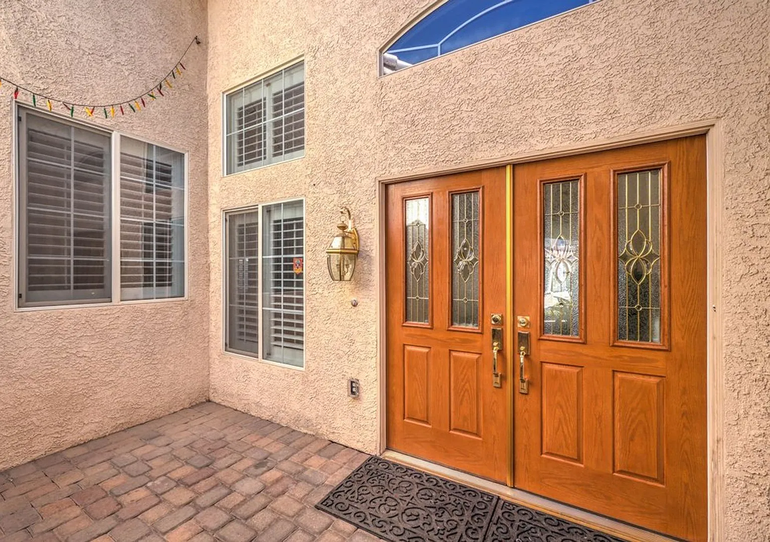Rare Beautiful 1 story Gated w/ Basement! Pool, Spa and Tiki Bar! — Photo 4