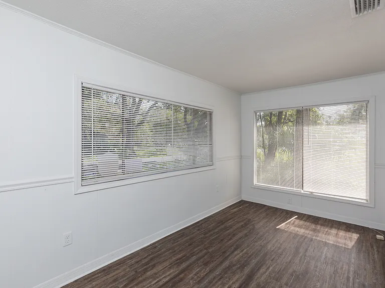 912 Huron St — Photo 11