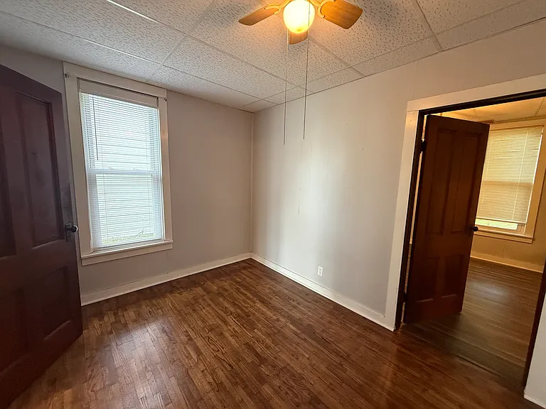 218 E Monroe St — Photo 15