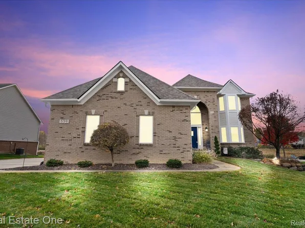 539 Olivia Dr, Milford, MI 48381