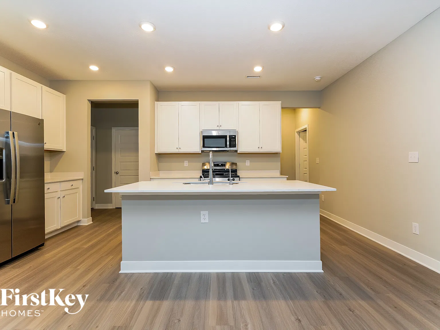 5 bed, 3.0 bath, 2460 sqft, $2,580 — Photo 3