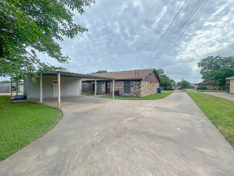 517 Karen Dr — Photo 23