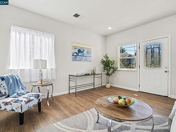 4th image of 139 Rodeo Ave