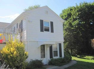 25 Woodlawn Ave, Branford, CT 06405