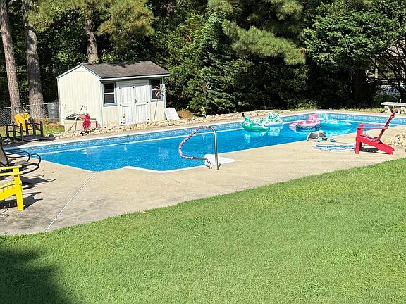 2nd image of 100 E Robin Court