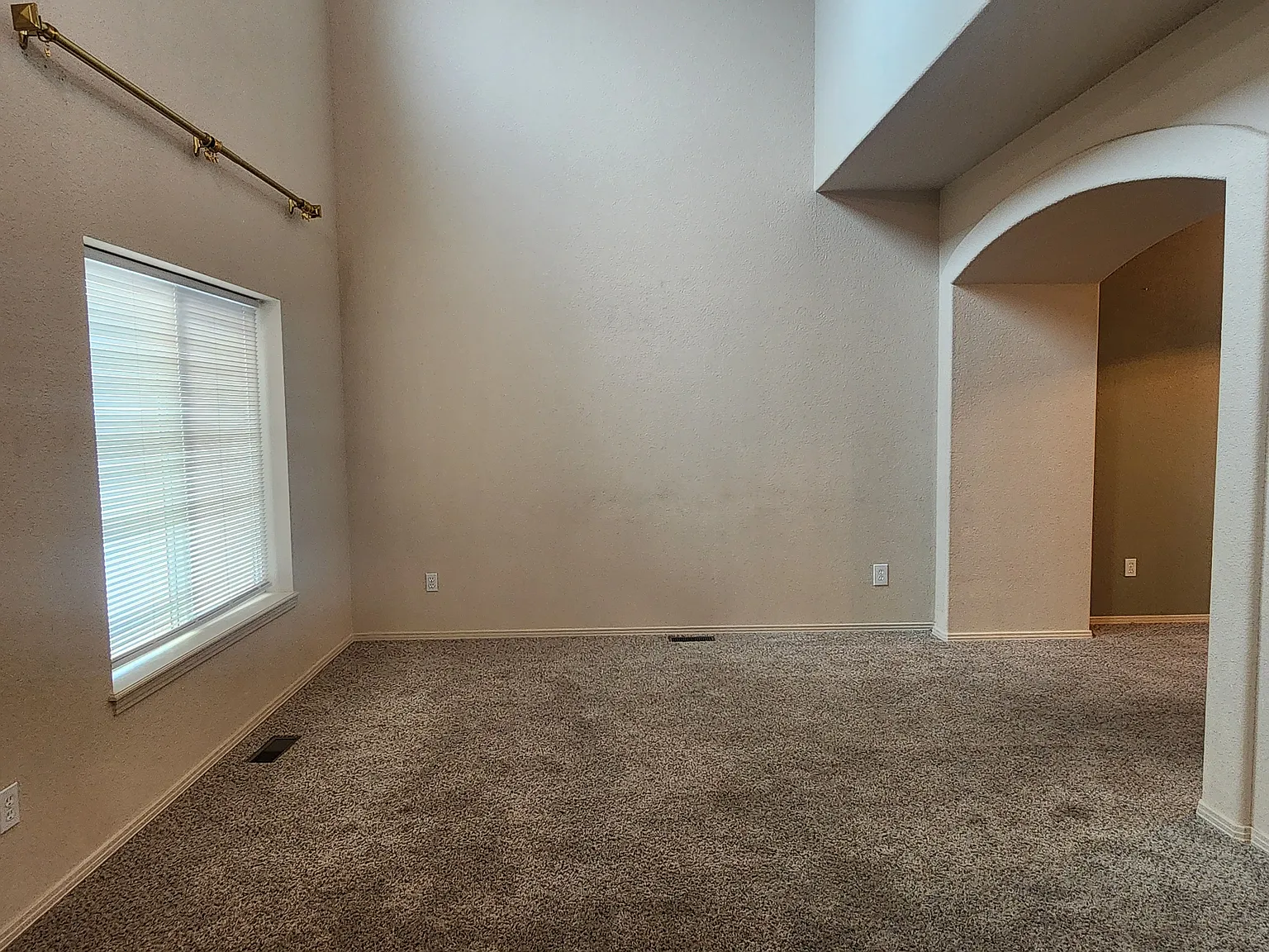 5 bed, 3200 sqft, $2,900 — Photo 4