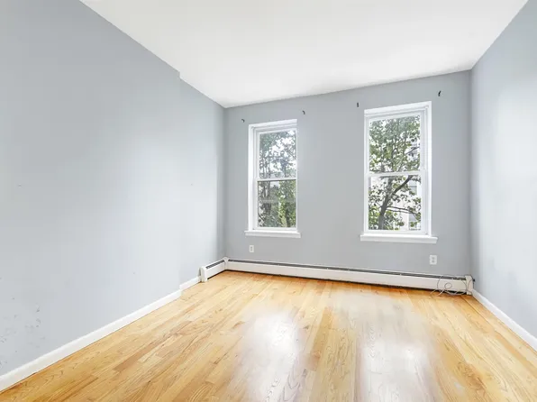 523 Adams Street image 10 of 19