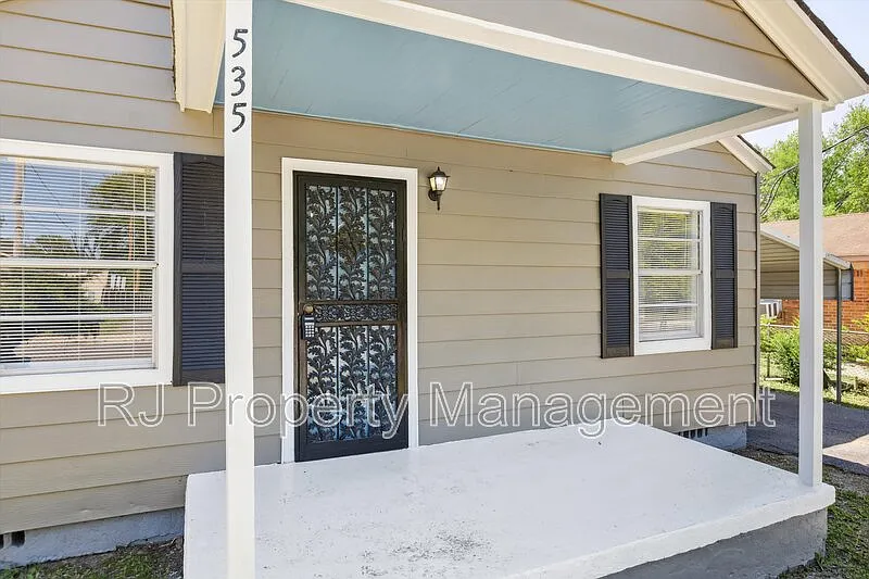 4 bed, 1.0 bath, 1056 sqft, $1,195 — Photo 3